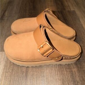 UGG Goldstar Villa Clog-size 9